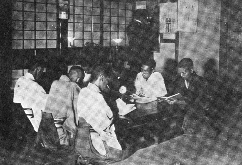 深川邸書生部屋　渋沢篤二撮影（明治35年頃）（「渋沢栄一フォトグラフ」より）